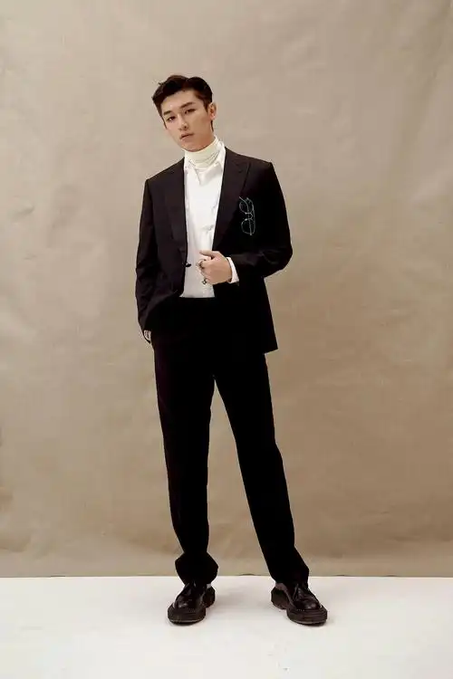 杨旭文时尚大片再掀复古风潮眼镜杀优雅又斯文