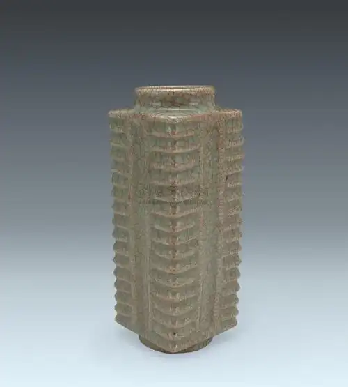 0134 南宋后期 龙泉窑 青瓷琮式瓶