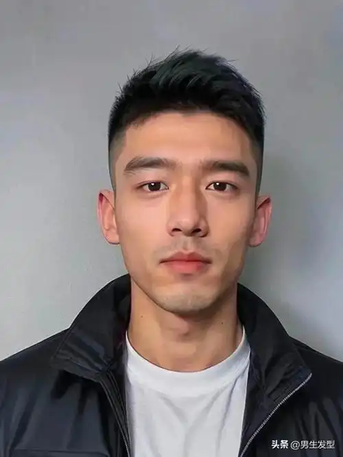 男生"两边铲光"发型过时了?试试这3款清爽造型,阳光又帅气