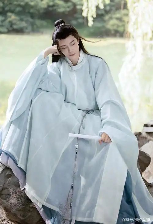 马雪阳翩翩公子古装写真图片