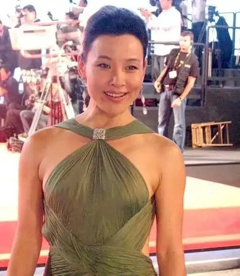 59岁陈冲3月狂瘦30斤坦言早上做好一件事想不瘦都难