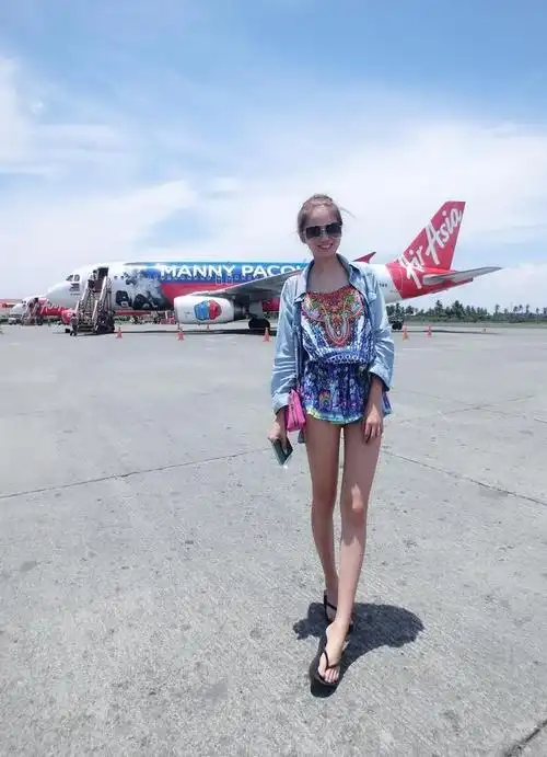 【小昆凌甜美性感bikini照限时大放送】白皙肌肤修长美腿超漂亮!