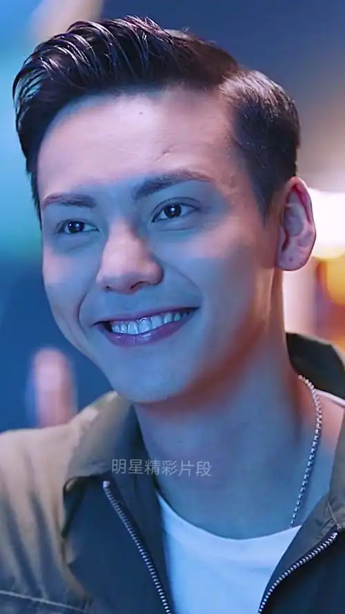 陈伟霆治愈系笑容#来跟着嘴角上扬45度,这笑容会让人上头!