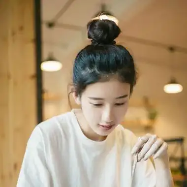 qq头像女生丸子头好看高清的丸子头女生qq头像图片