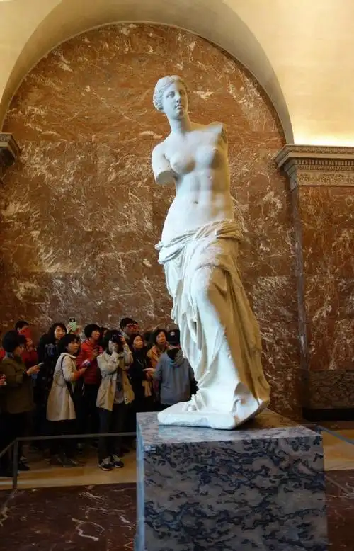 爱与美之女神-断臂的残躯并不让人忽视全身几乎以黄金比例