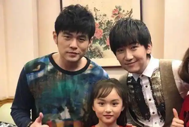 有种"不公平遗传"叫刘楚恬,专门挑好基因遗传,妹妹却长成这样_网友