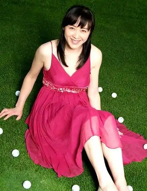 李琳:被前夫一巴掌扇到离婚,二婚嫁世界冠军,今生活幸福滋润_表演