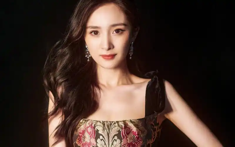 杨幂优雅复古写真桌面壁纸