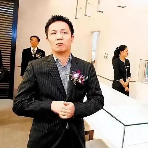 上海前首富周正毅入狱后嫌太热给牢房装空调服刑期间净赚30亿