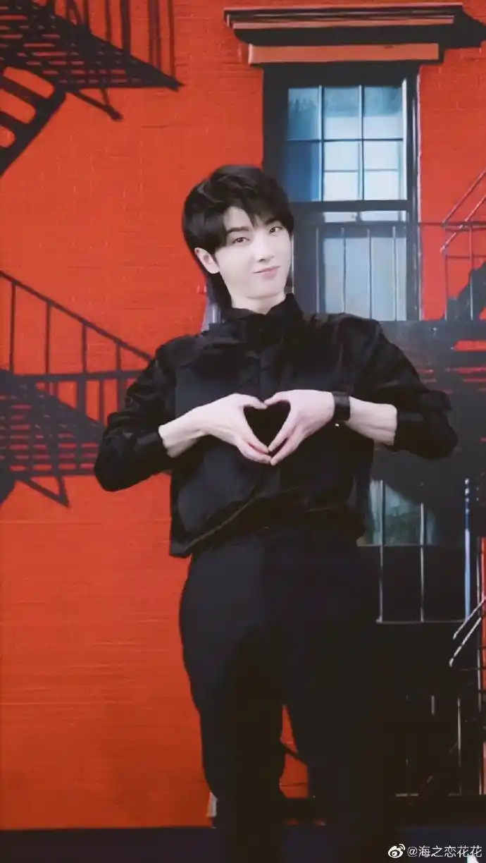 [华晨宇][分享]201107 华晨宇"花"式比心又出新品 最美好的寓意一起