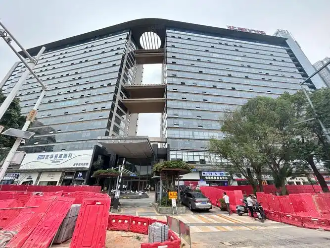 华凯广场 120 平 家私齐全 2 隔间,东莞南城行政中心华凯广场写字楼