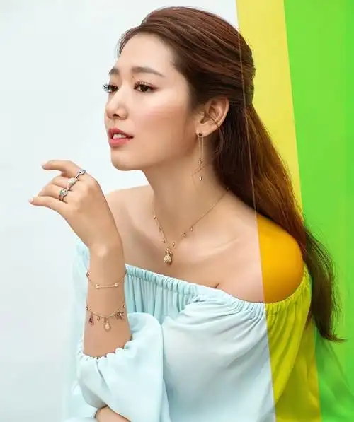 朴信惠的雕刻美颜 完美的侧脸线条