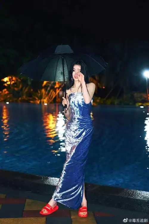 单依纯全身优雅没通知脚