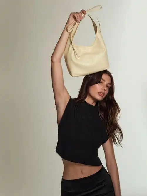 卡米拉camila morrone出镜演绎 reformation spring-summer 2023