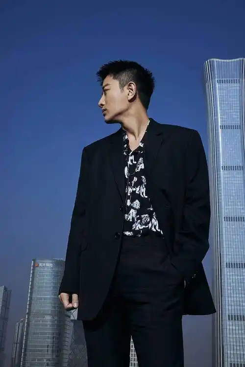 贾乃亮出席时尚先生盛典西装造型绅士雅致