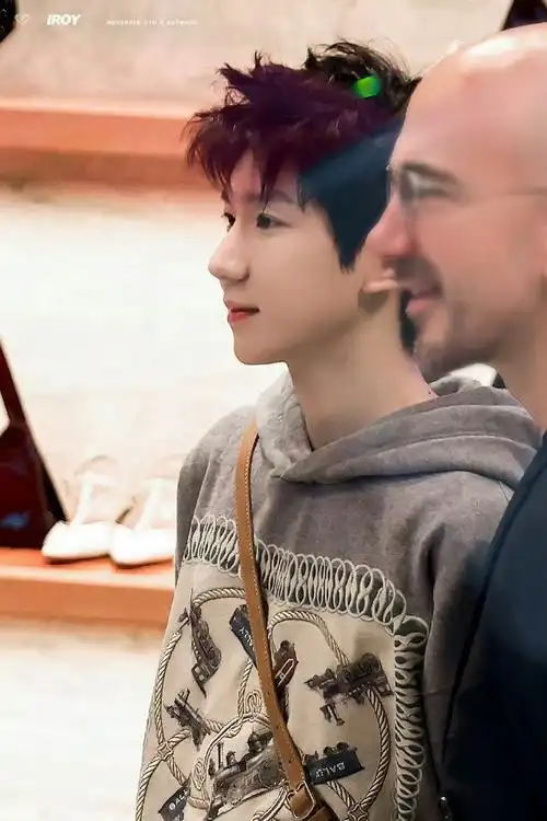 王源李硕珉同框##王源米兰看秀图