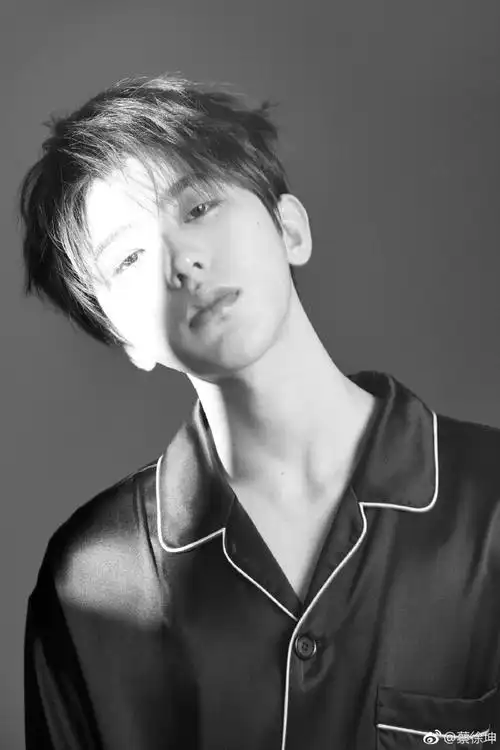 蔡徐坤##蔡徐坤新歌afterglow