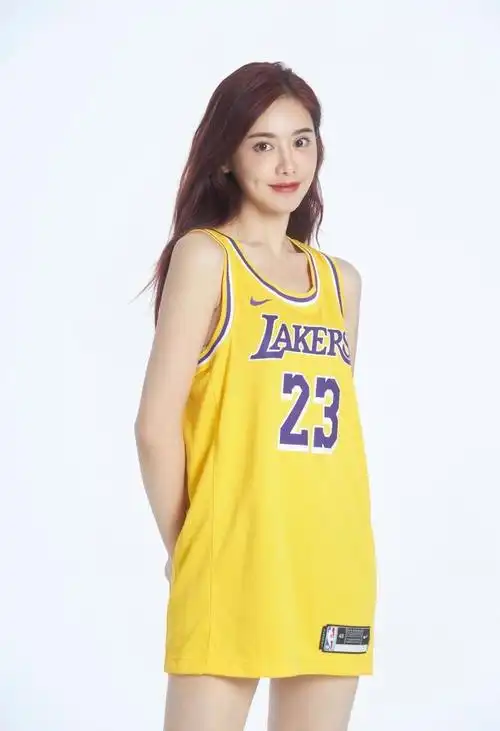 nba美女主播美娜,动情祝福詹皇:期待你和儿子同台比赛|勒布朗·詹姆斯