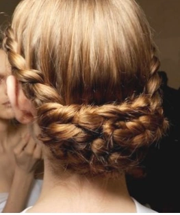 女生韩式麻花辫盘发扎法图片(4)