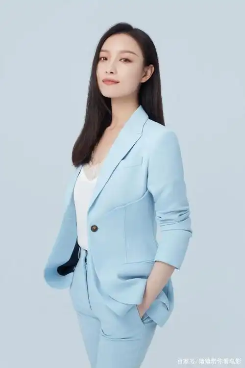 倪妮:知性干练,性感妩媚