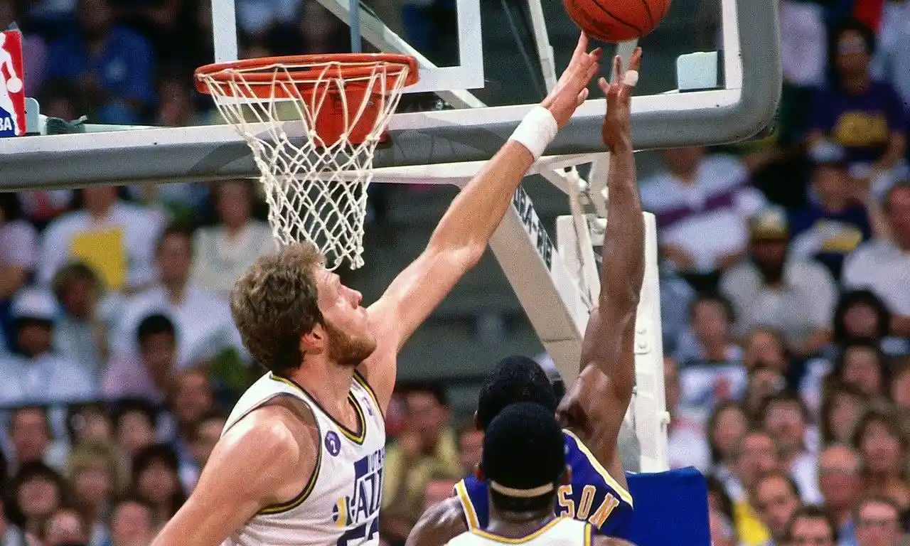 nba中最出名的巨人球星,乔治穆雷桑2米31,第一名是国人骄傲