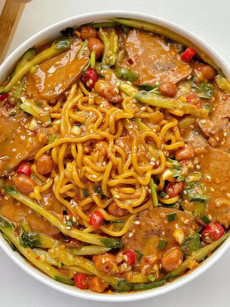 解锁泡面新吃法75麻酱牛肉拌面,可以开店了.