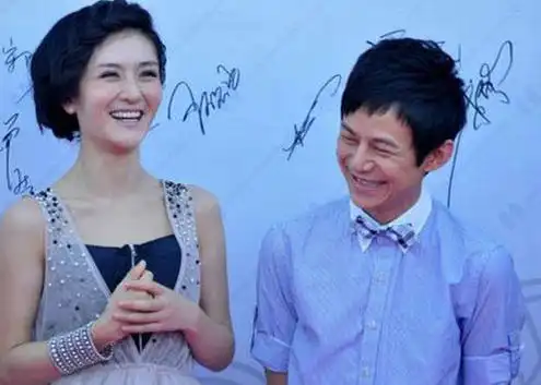 有数据称何炅的老婆是王菁,但女方并未回应,男方否认;  王菁;  1971年