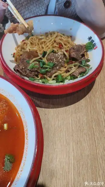 剁椒牛肉卤香牛肉拌面图片