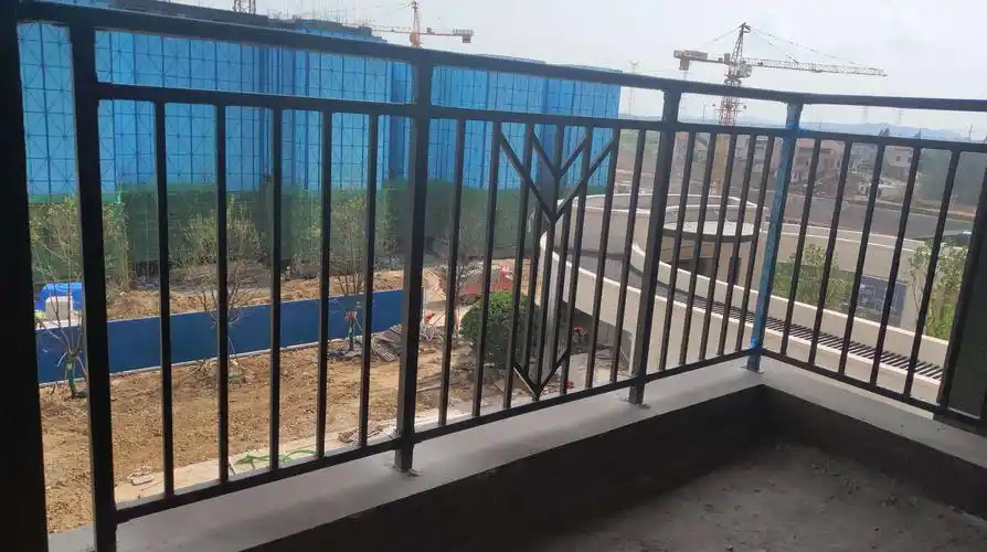 锌钢栏杆为何受商品房的青睐?(安弘锌钢栏杆工程案例)