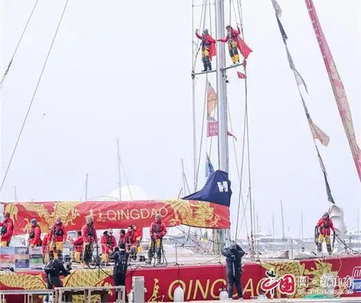 队的热闹欢腾,首艘克利伯大帆船——"群岛与海洋号"驶入奥帆中心港池