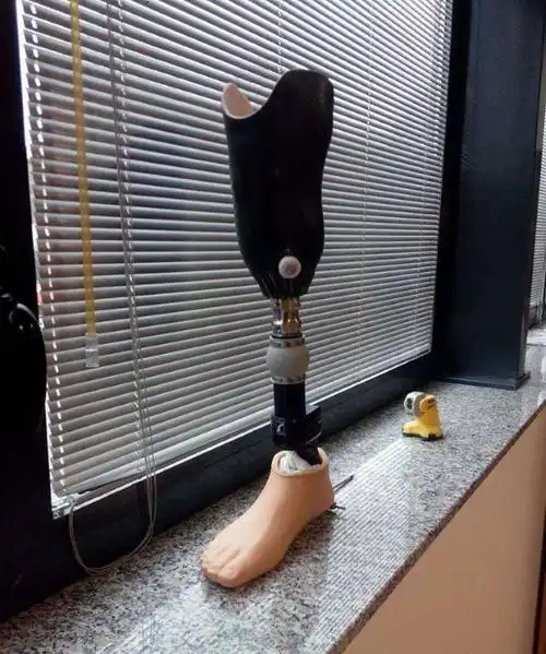 意大利整形外科工作室3d打印两个"完美"的假肢