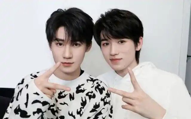 首先源轩指的是张真源和宋亚轩两个人,张真源的名字