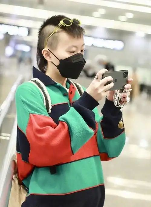 窦靖童真放得开剪男士发型耍酷帅到没话说