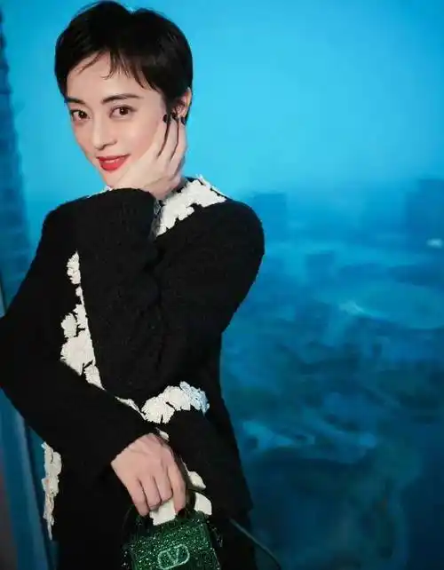 孙俪时隔四年再进剧组,40岁身材发福演90后女警,剧情都市悬疑_生活_邓