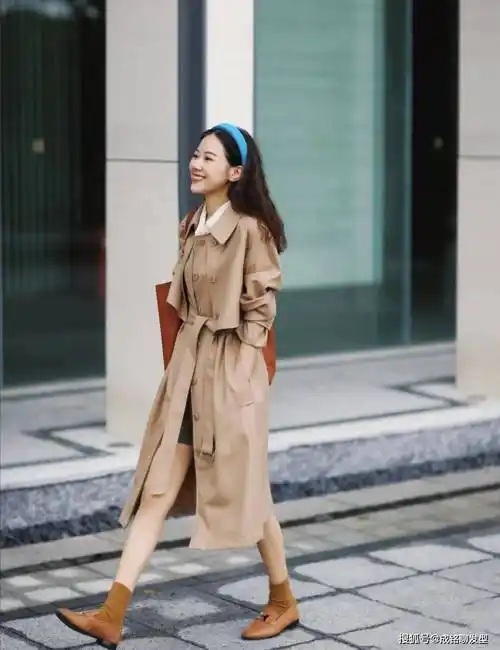 风衣才是秋季最好穿的单品!搭配这四类鞋子,时髦得体又大气