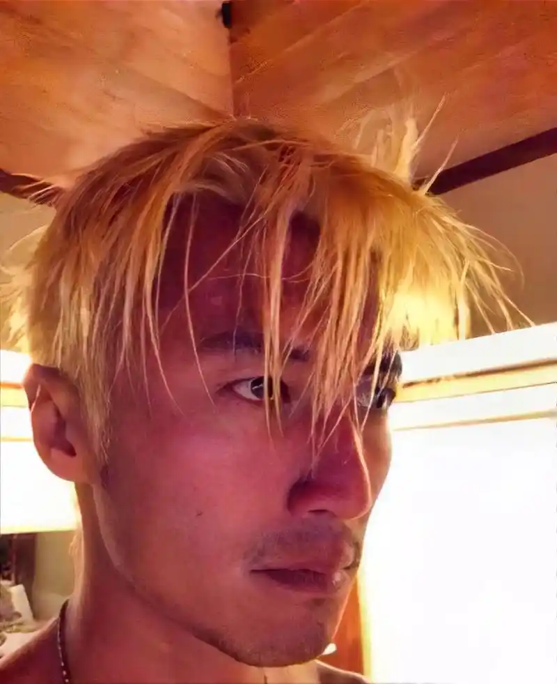 年轻无极限 帅就完事了.#热门 #谢霆锋 #抖音小助手 #上 - 抖音