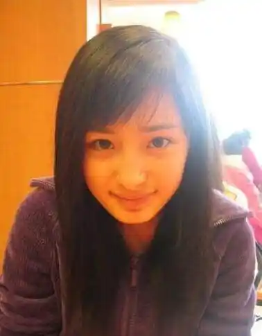 杨幂学生时代照片曝出 女神也有萌萌哒的时候