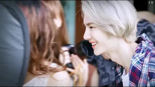 王一博 街拍 全屏 壁纸 ()