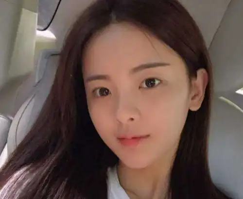 杨超越早期打工照被爆仙女气息全失网友是一个人吗