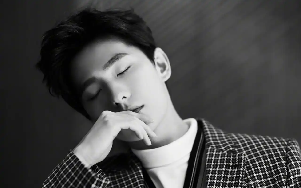 杨洋儒雅绅士写真图片桌面壁纸高清大图预览1920x1200_大陆明星下载