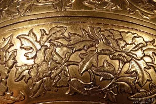 清代,"御赐敬老"铜鎏金牡丹花纹捧盒