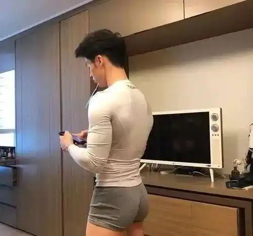 可以让男人更加"男人"臀部肌肉训练可以刺激男性的激素分泌还有一些