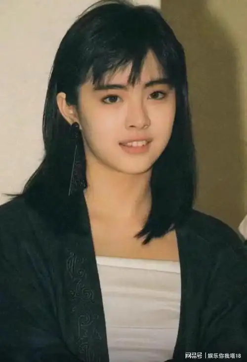 14岁的王祖贤长得好清丽