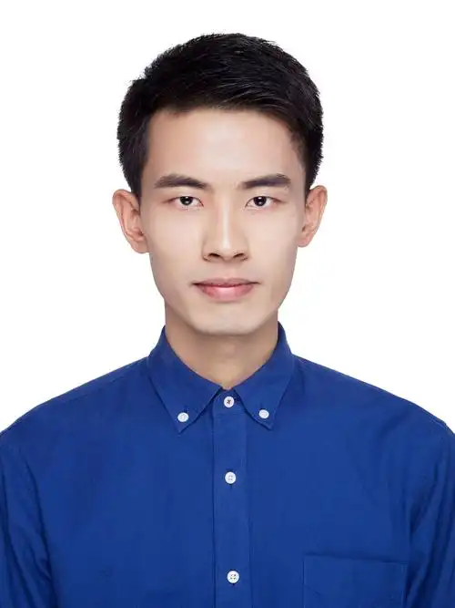 罗治洲寸照白底蓝衬衣