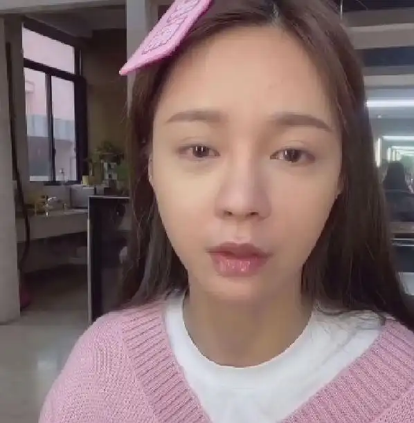 沈梦辰真素颜录制小视频,看到她眼睛的时候,杜海涛该心疼了