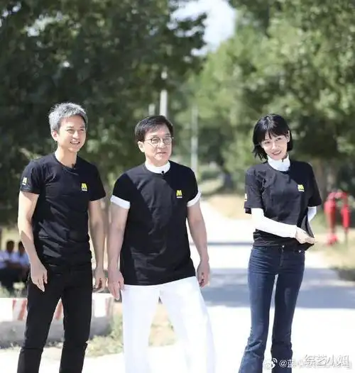 不愧是大哥成龙70岁生日大排面娜扎刘浩存张蓝心等为其庆生