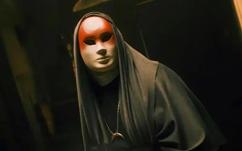 为了举行邪恶仪式,蒙面人闯进屋子,却招来杀身之祸!恐怖短片