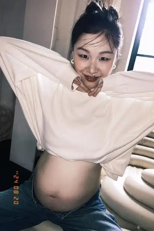 目前虽已进入怀孕的第八个月,她的体重似乎并未增加,令人好奇孕吐状况