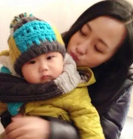 看见这个样子的潘阳和自己的孩子玩的时候的样子的啊,看见潘阳这么的