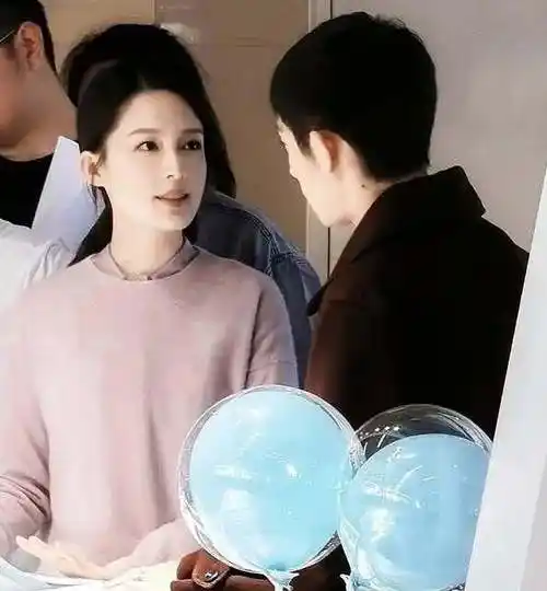 郭麒麟再cue李沁劝架舞